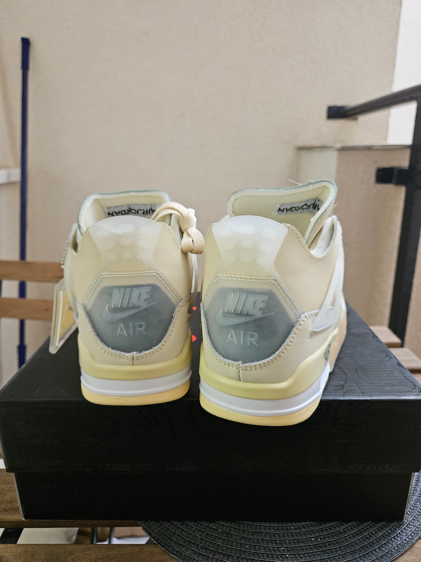 NIKE PATIKE JORDAN 4 Retro OFF WHITE