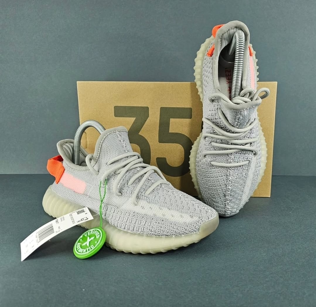 ADIDAS PATIKE Yeezy Tail Light