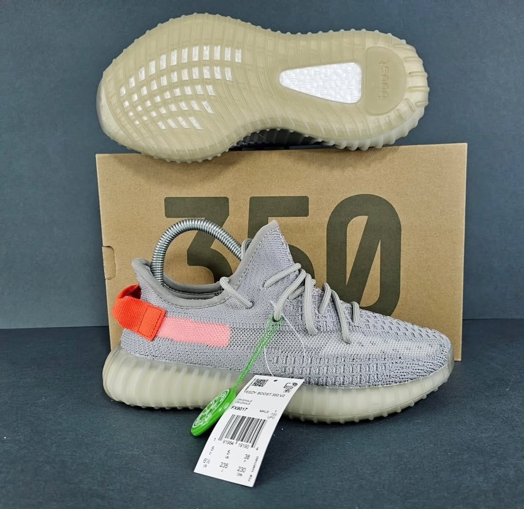 ADIDAS PATIKE Yeezy Tail Light