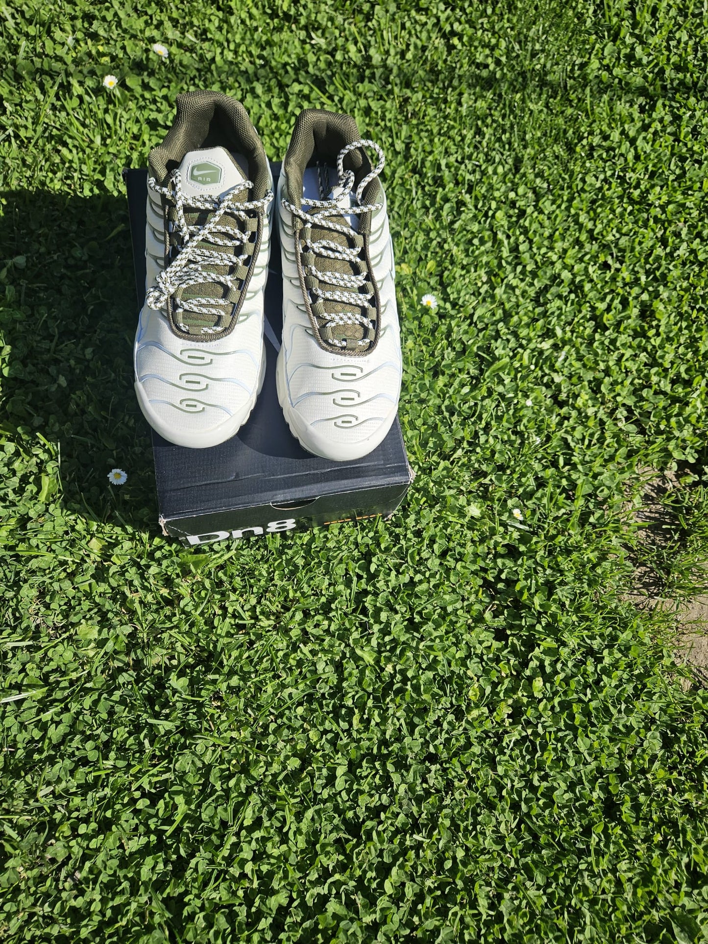 NIKE PATIKE TN Olive White