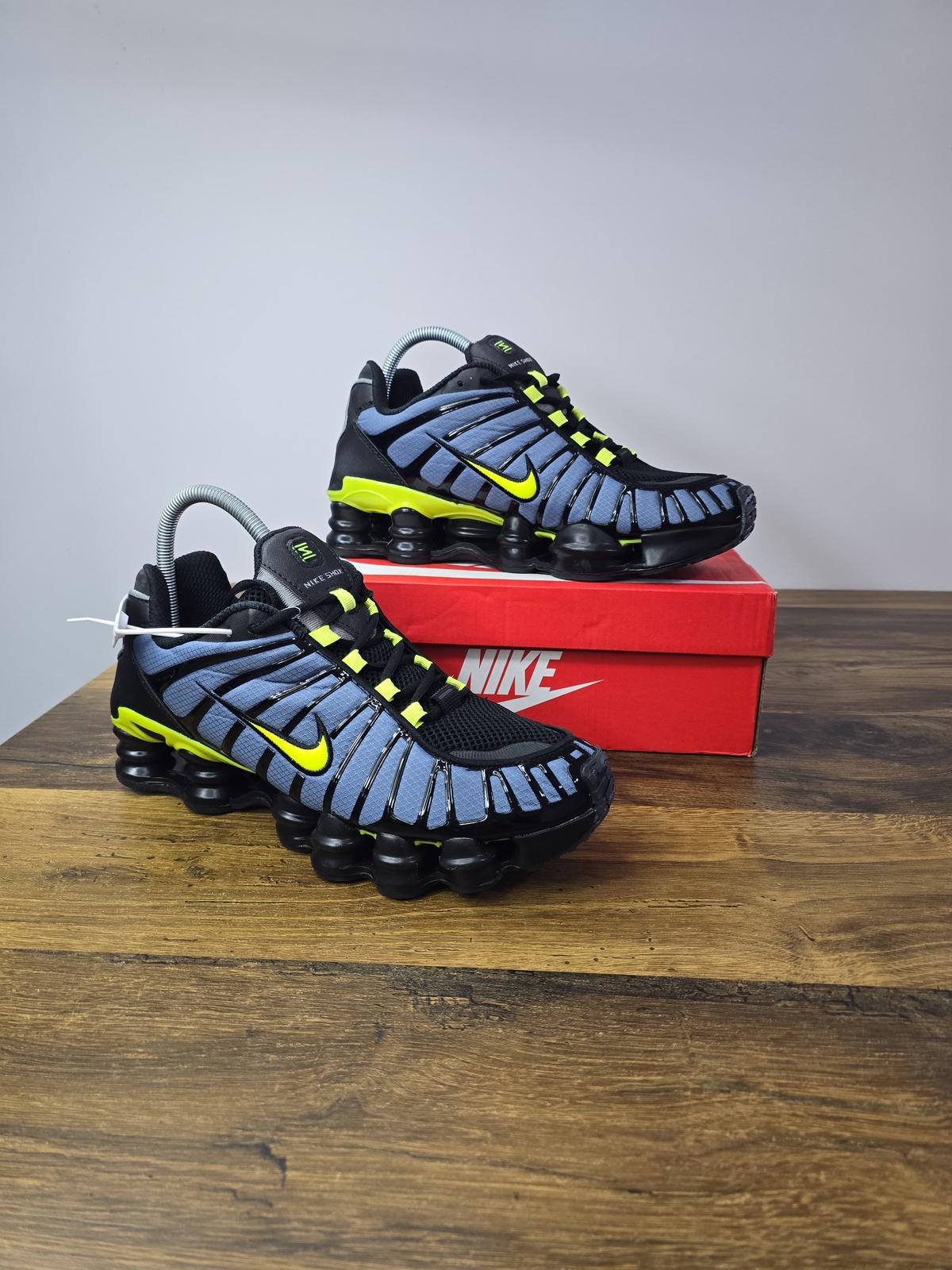 NIKE PATIKE Shox TL University Ultra