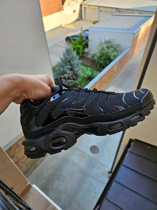 NIKE TN Triple Black