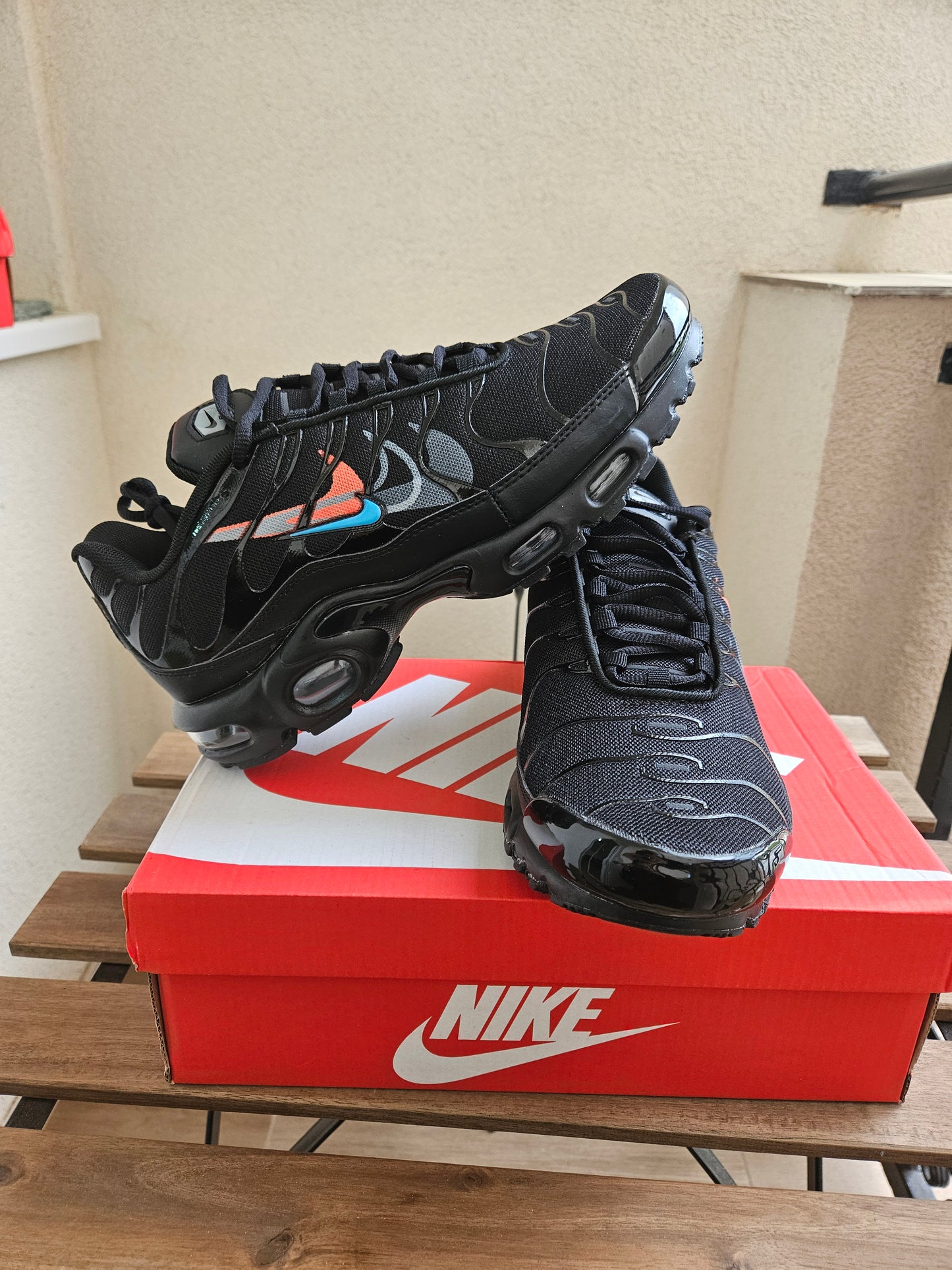 NIKE PATIKE TN Multi Swoosh