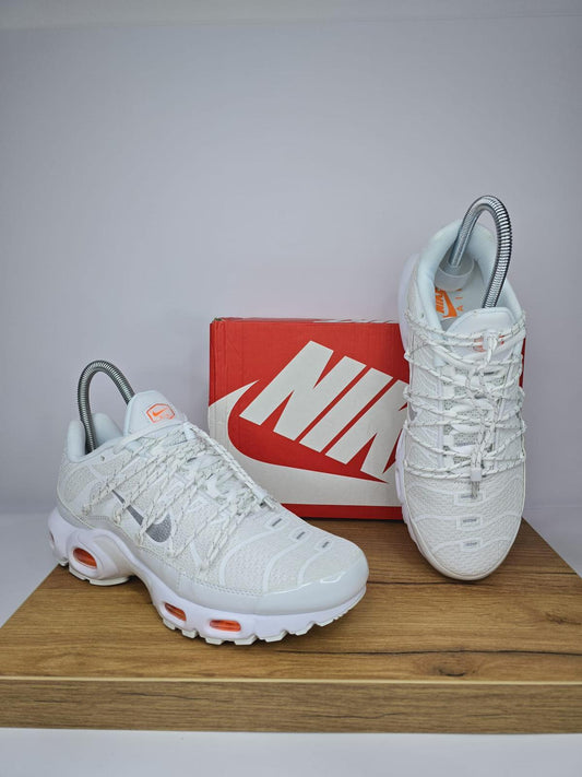 NIKE PATIKE TN Utility White Safety Orange