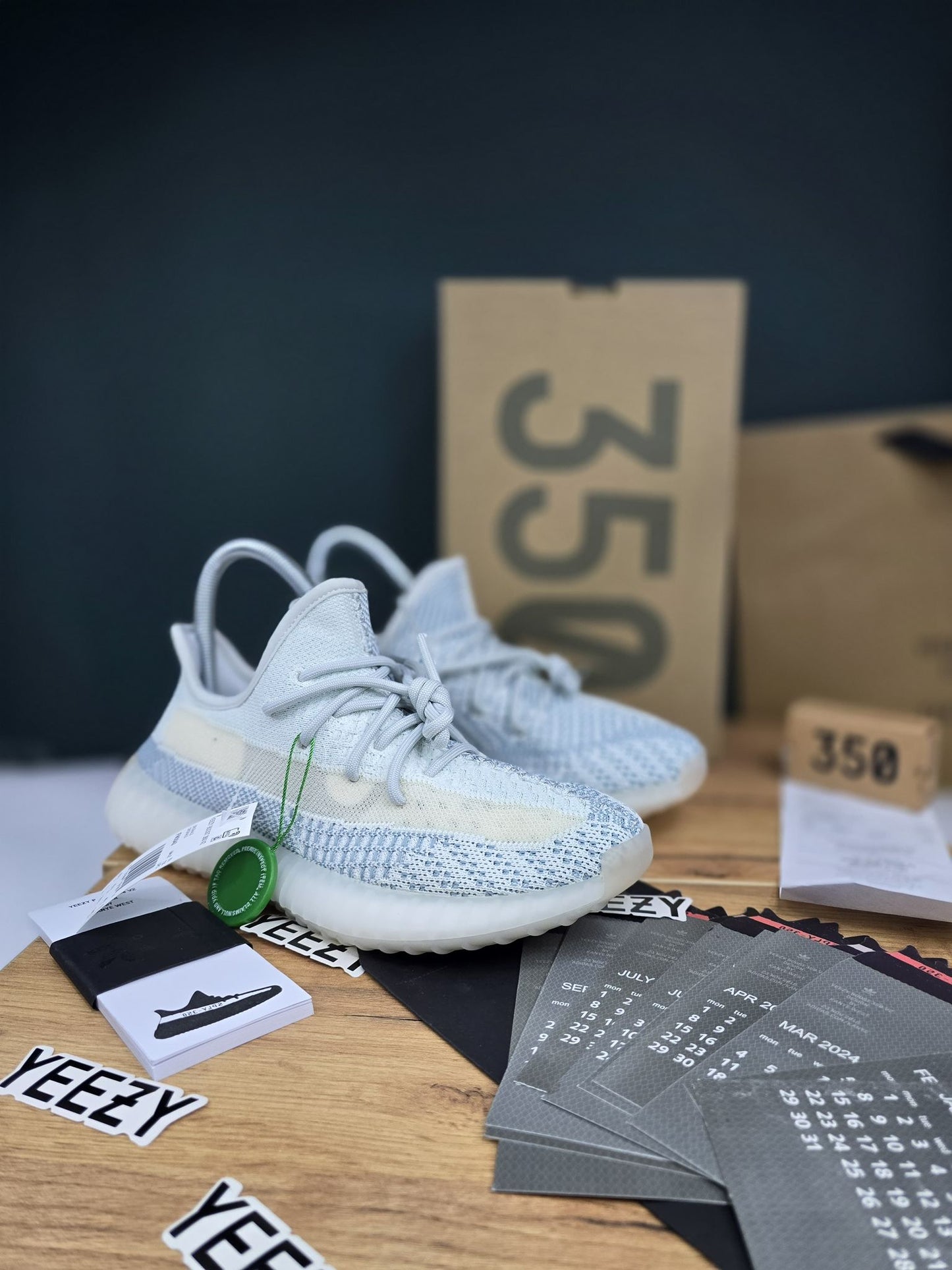 ADIDAS PATIKE Yeezy Cloud White