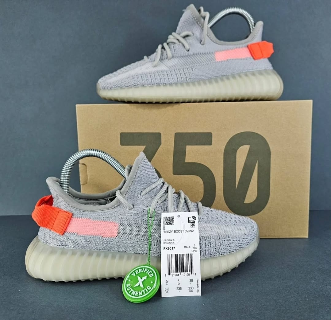 ADIDAS PATIKE Yeezy Tail Light