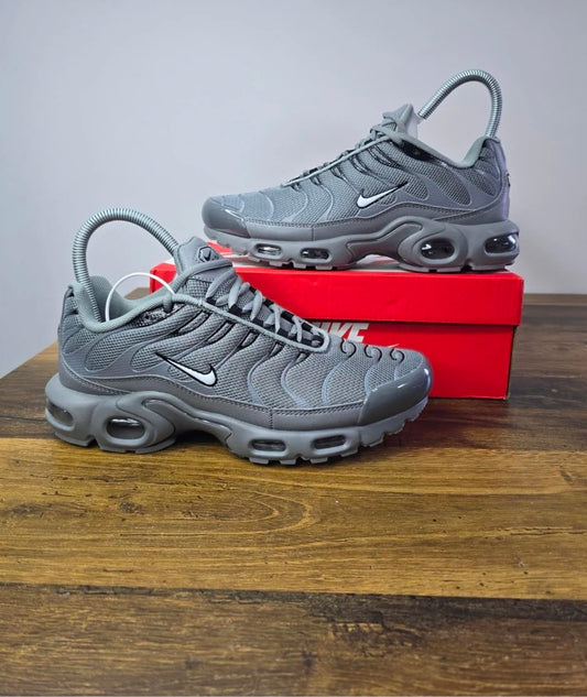 NIKE PATIKE TN Grey