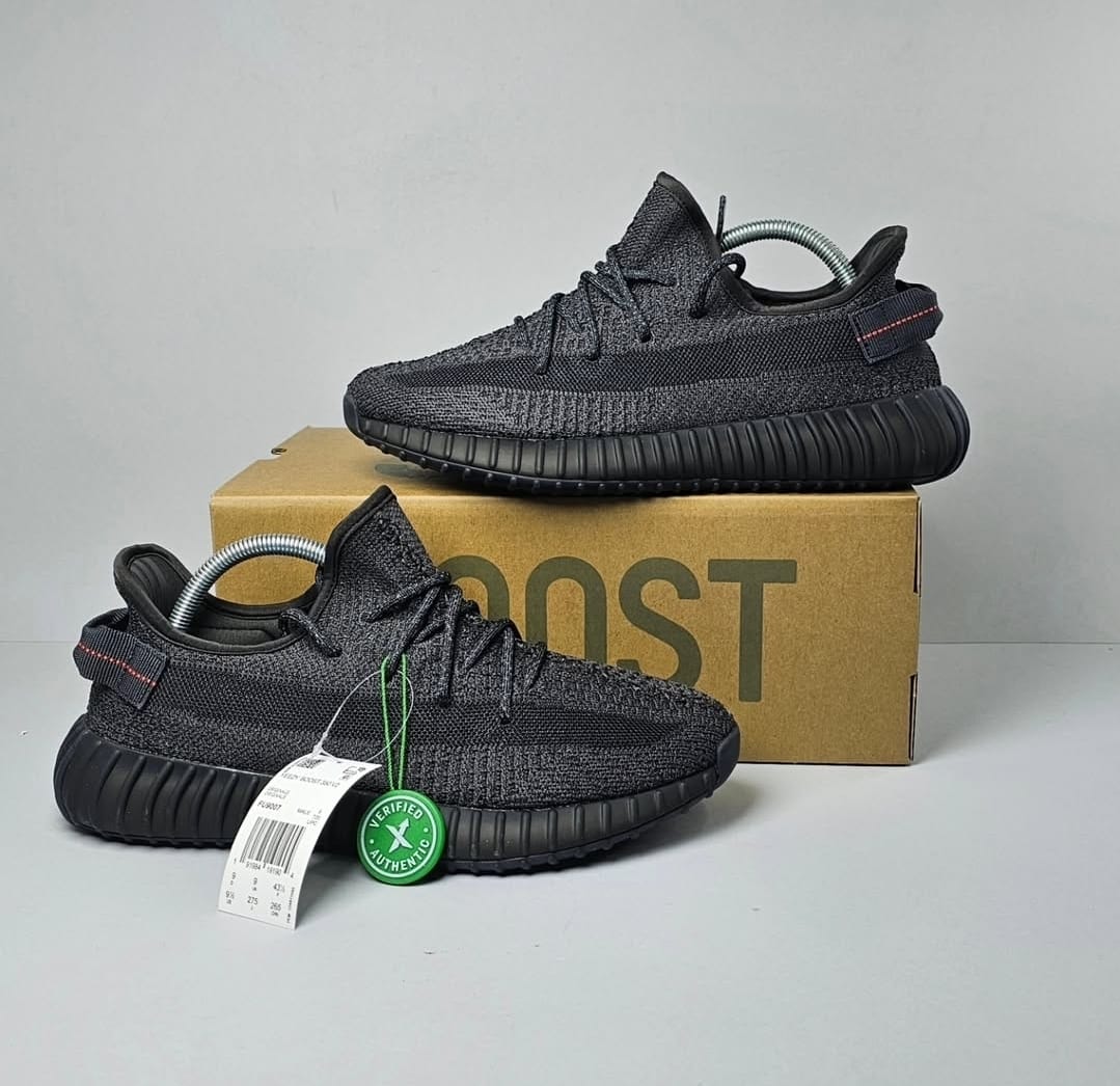 ADIDAS PATIKE Yeezy Black Reflective
