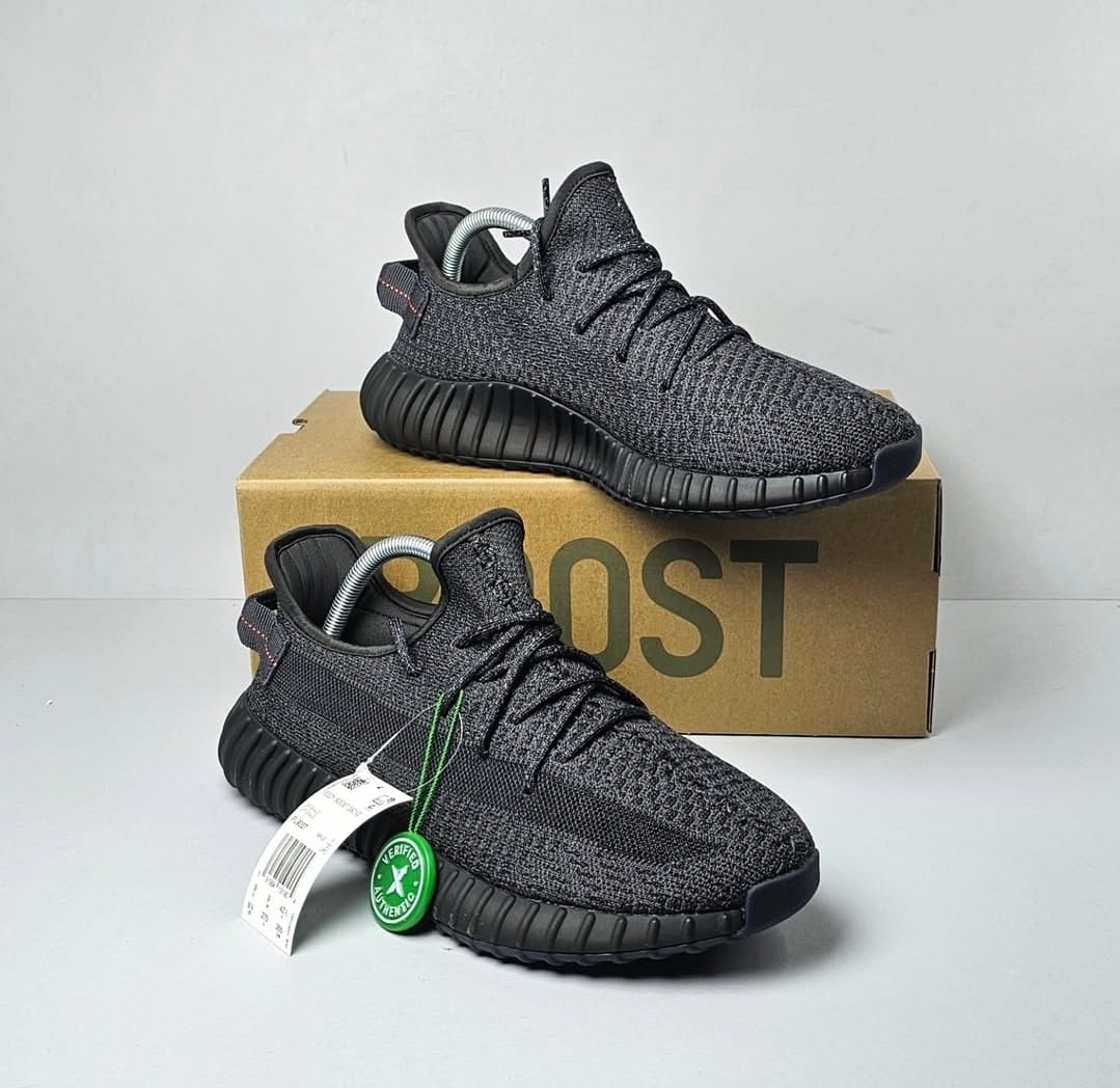 ADIDAS PATIKE Yeezy Black Reflective