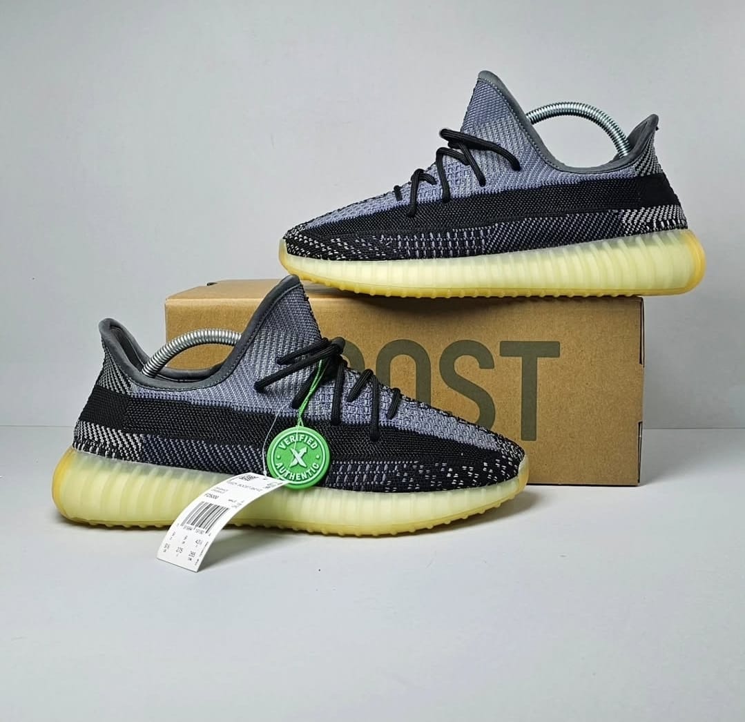 ADIDAS PATIKE Yeezy Carbon