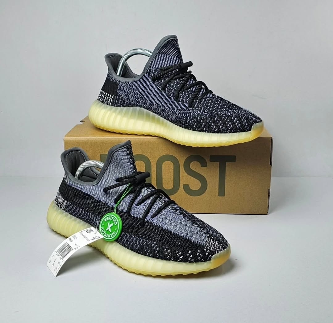 ADIDAS PATIKE Yeezy Carbon