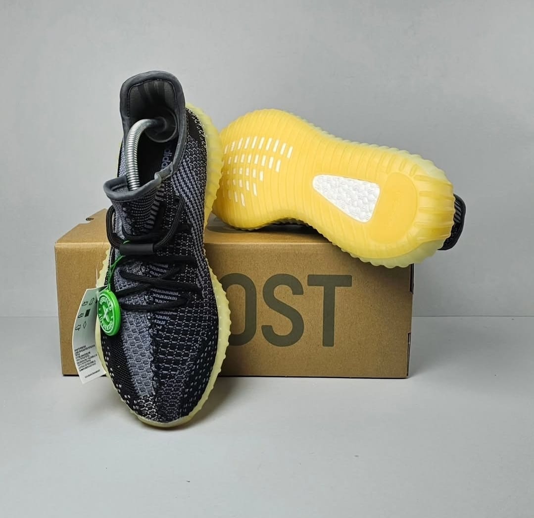ADIDAS PATIKE Yeezy Carbon