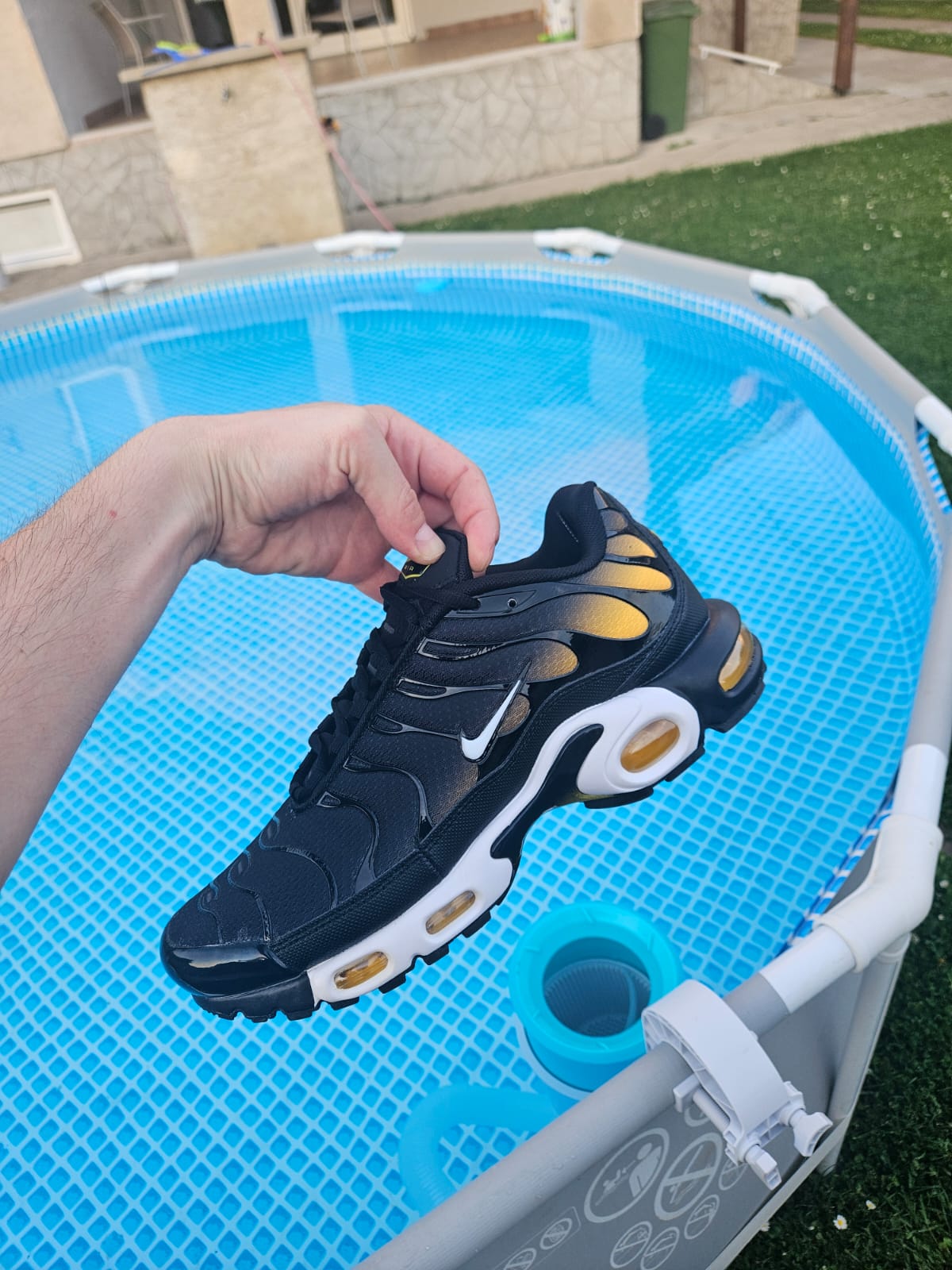 NIKE PATIKE TN Black University Gold