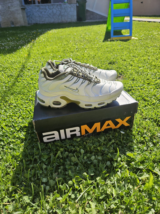 NIKE PATIKE TN Olive White