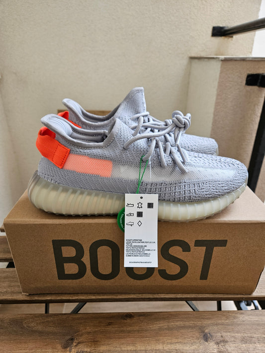 ADIDAS PATIKE Yeezy Tail Light
