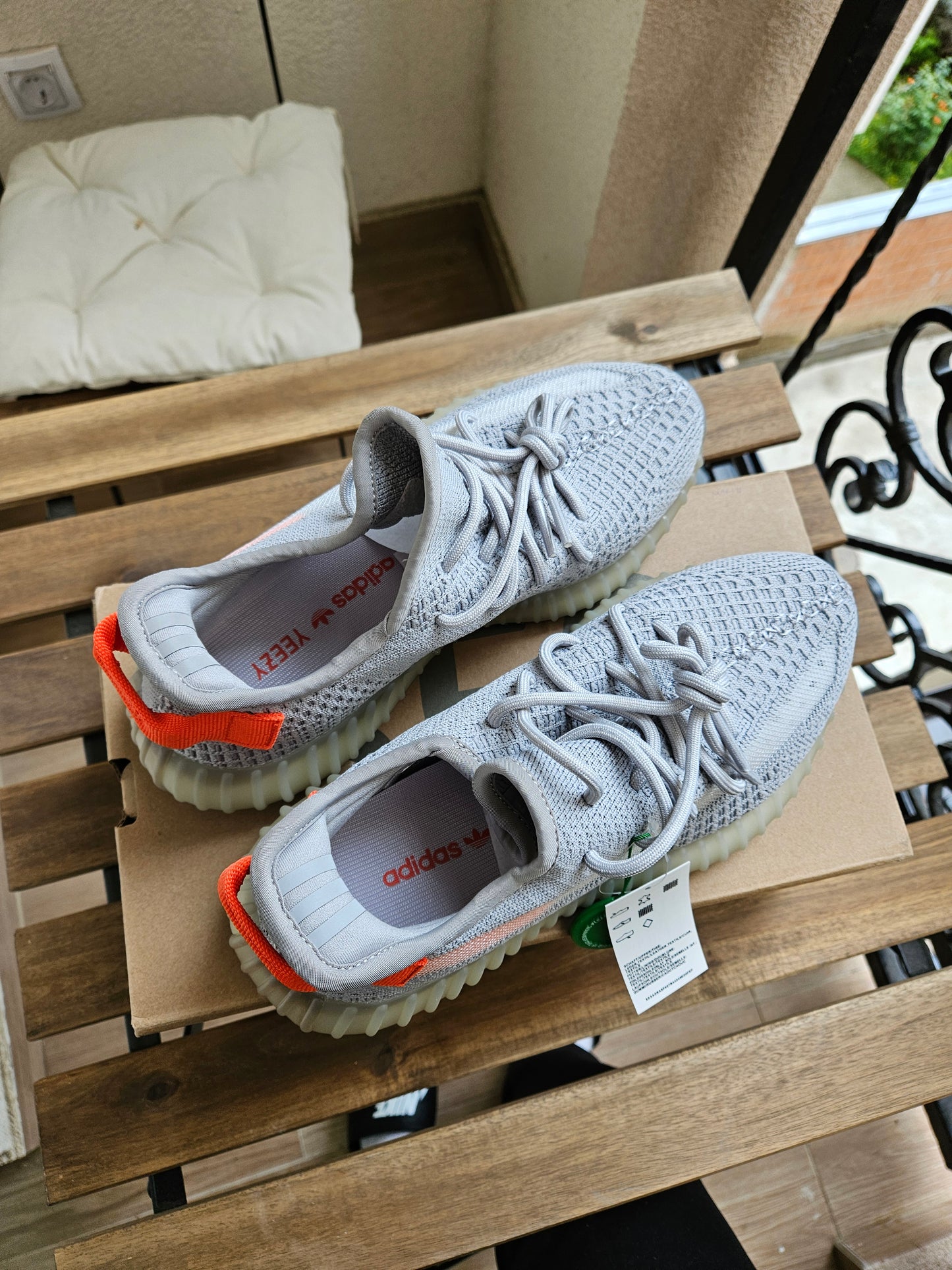 ADIDAS PATIKE Yeezy Tail Light